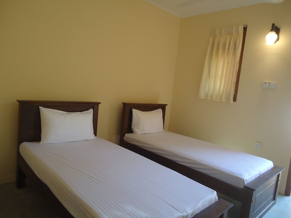 Economy Twin Room, 2 Twin Beds, Non Smoking photo 3