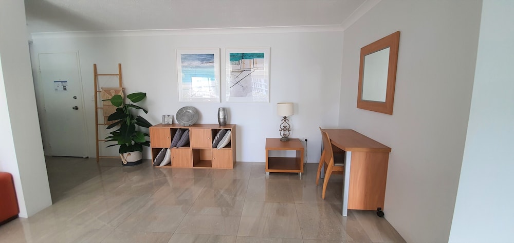2 Bedroom Apartment (Ocean View, Unit 16) photo 2