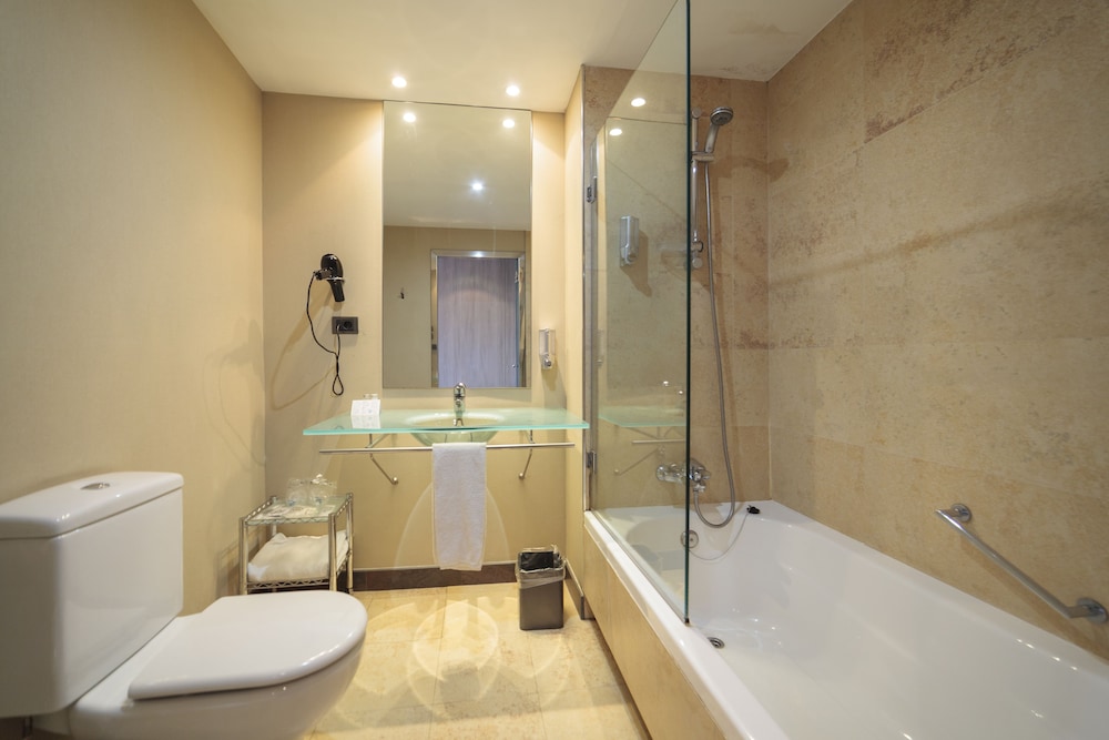 Superior Room (2 beds) - Photo 10