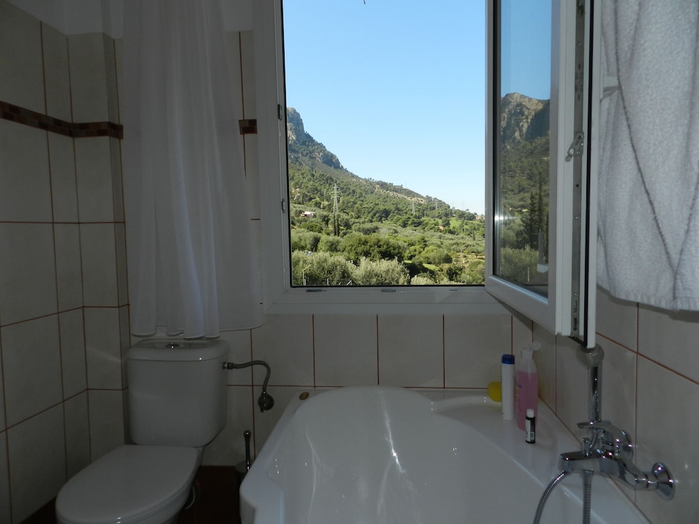 Villa, 3 Bedrooms, Hot Tub, Sea View (Trapeza) photo 3