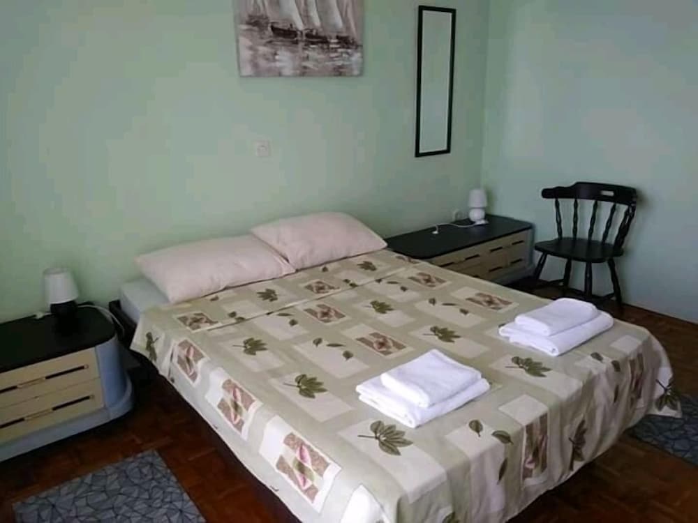 Standard Triple Room, Shared Bathroom photo 1