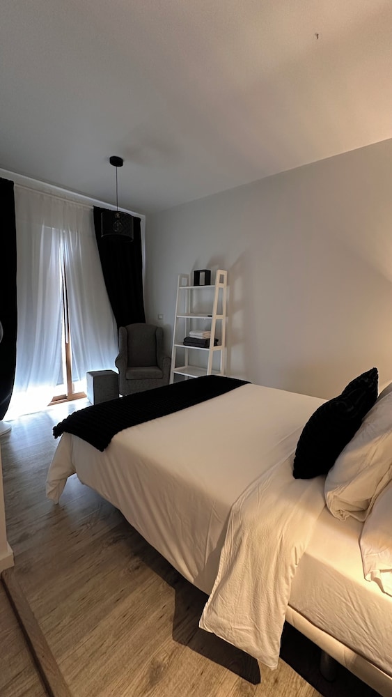 Double Room, Balcony thumbnail 6