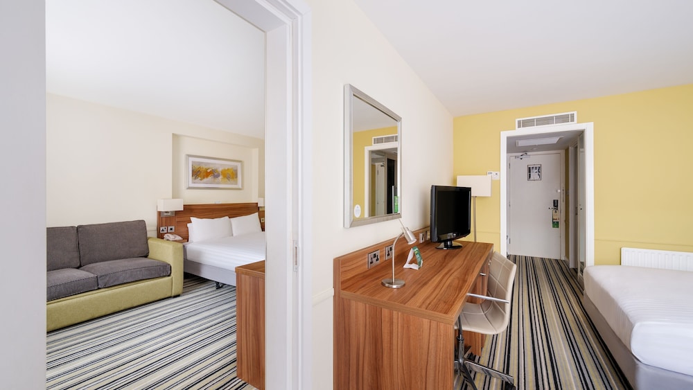 Room, 1 Double Bed with Sofa bed - Photo 7