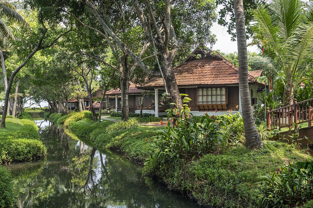 Deluxe Room, 1 King Bed (Heritage Lake View Villa with Private)