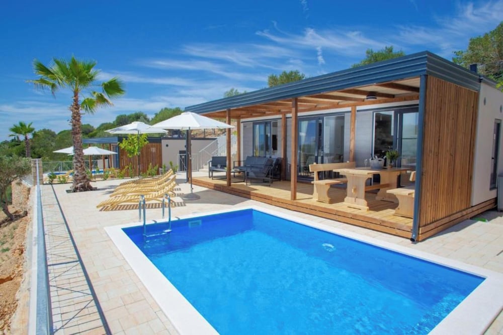 Superior Mobile Home, 2 Bedrooms, Private Pool, Sea View