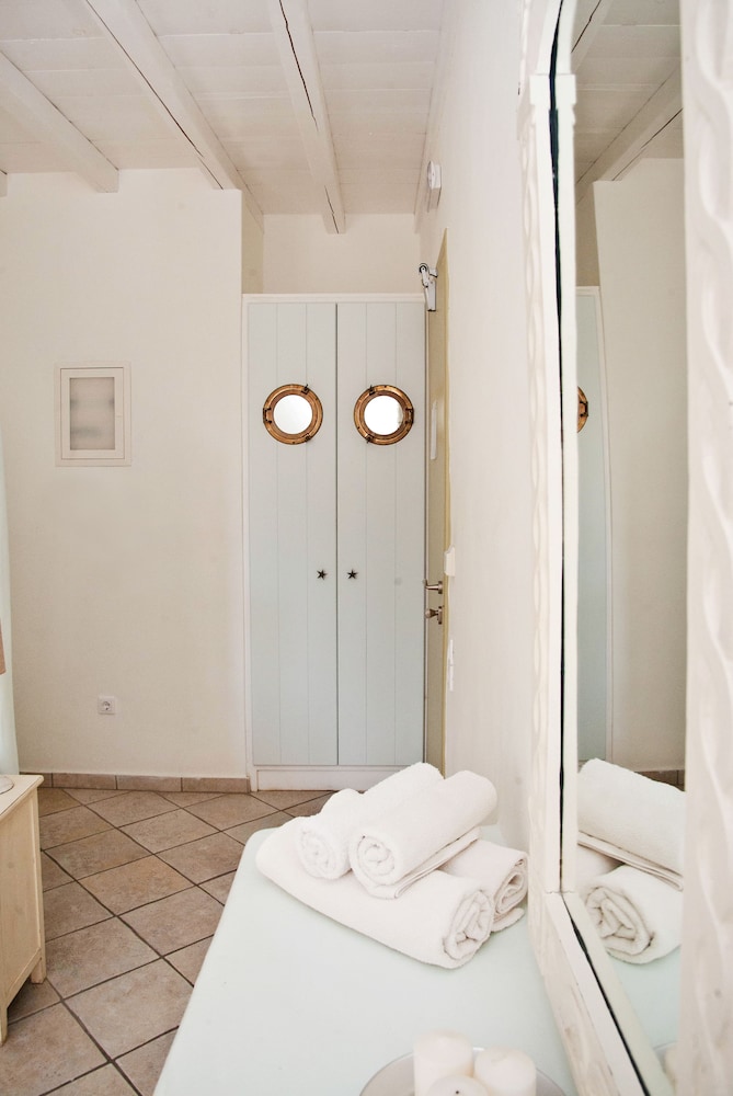 Twin Room - Photo 6