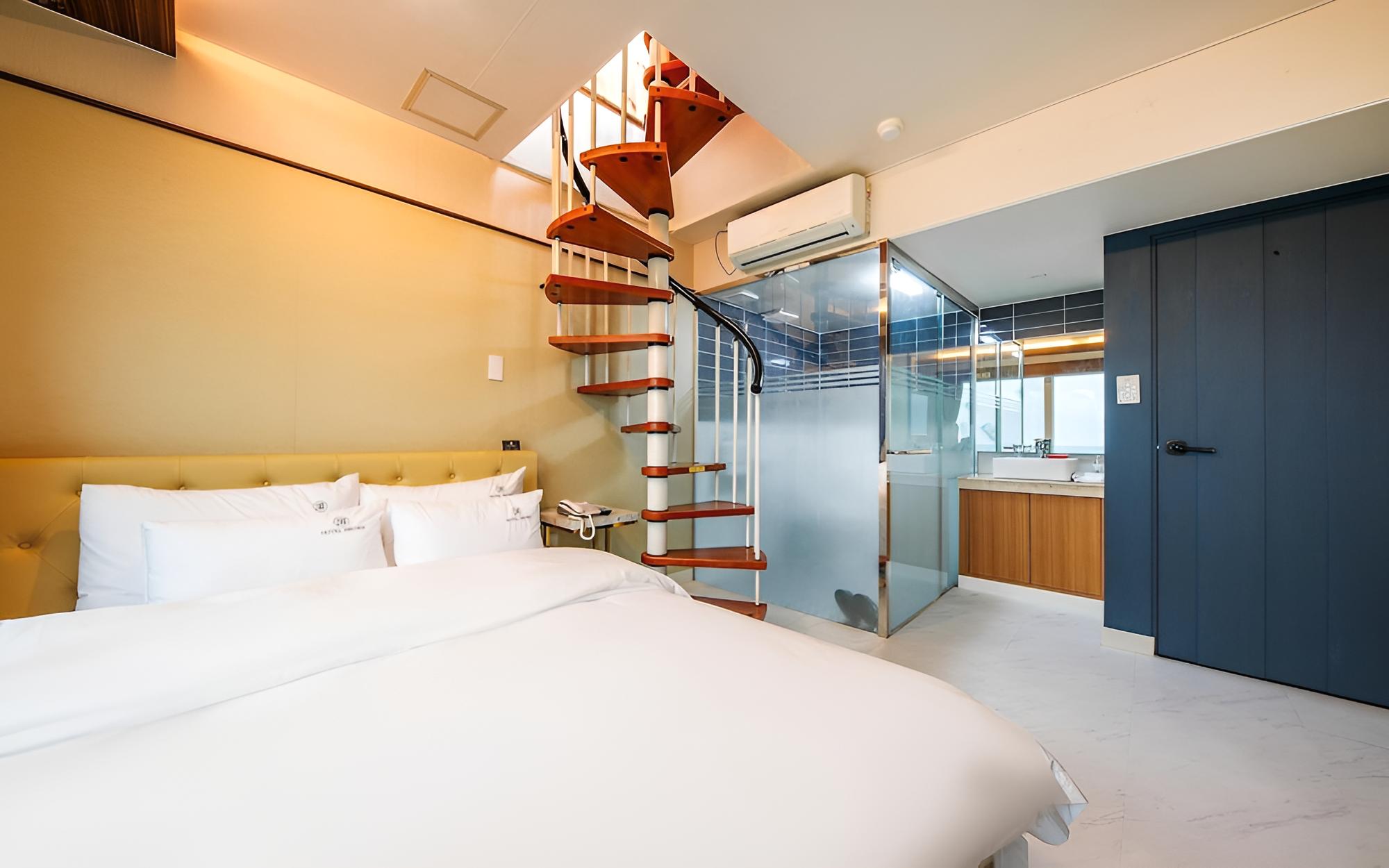Room (DuplexRooftop Terrace A (In-Room Kitc)