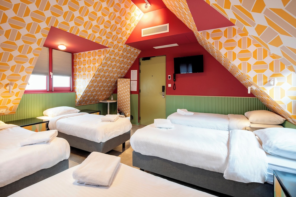 Shared Dormitory, Shared Bathroom (5 persons) photo 2