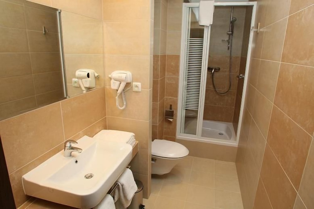 Single Room - Photo 2