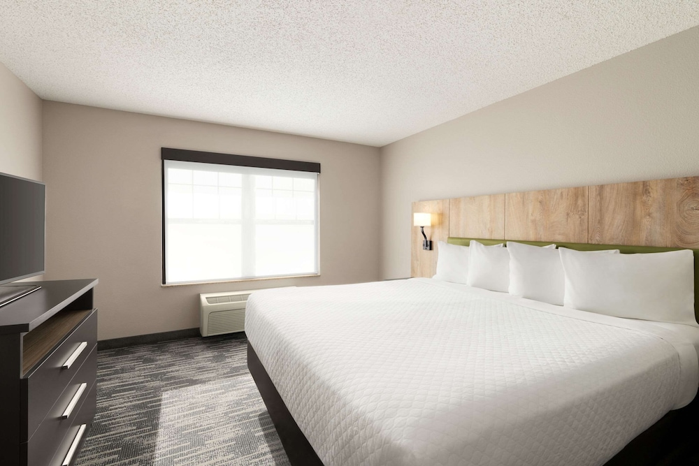 Room, 1 King Bed, Non Smoking - Photo 2