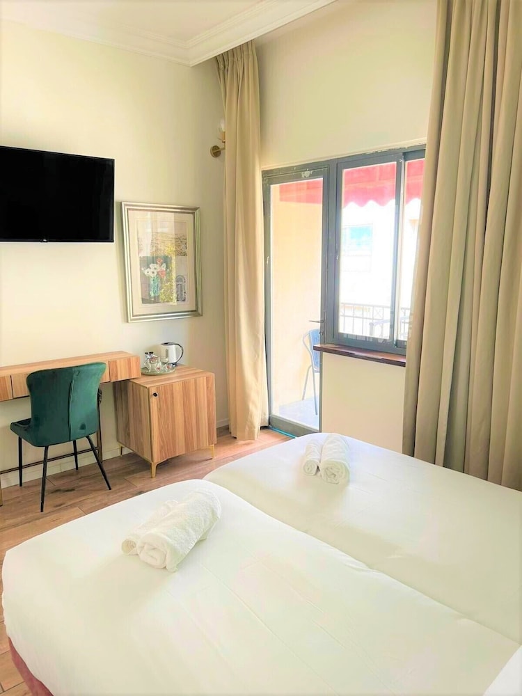 Deluxe Double Room, 1 Queen Bed photo 2