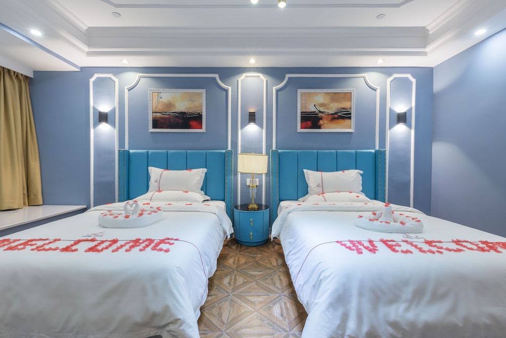 Quadruple Room, 2 Double Beds, Non Smoking photo 3