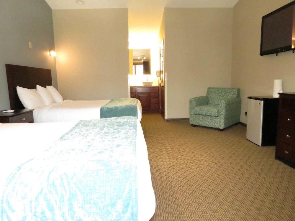 Luxury Single Room, 2 Queen Beds, Executive Level photo 2