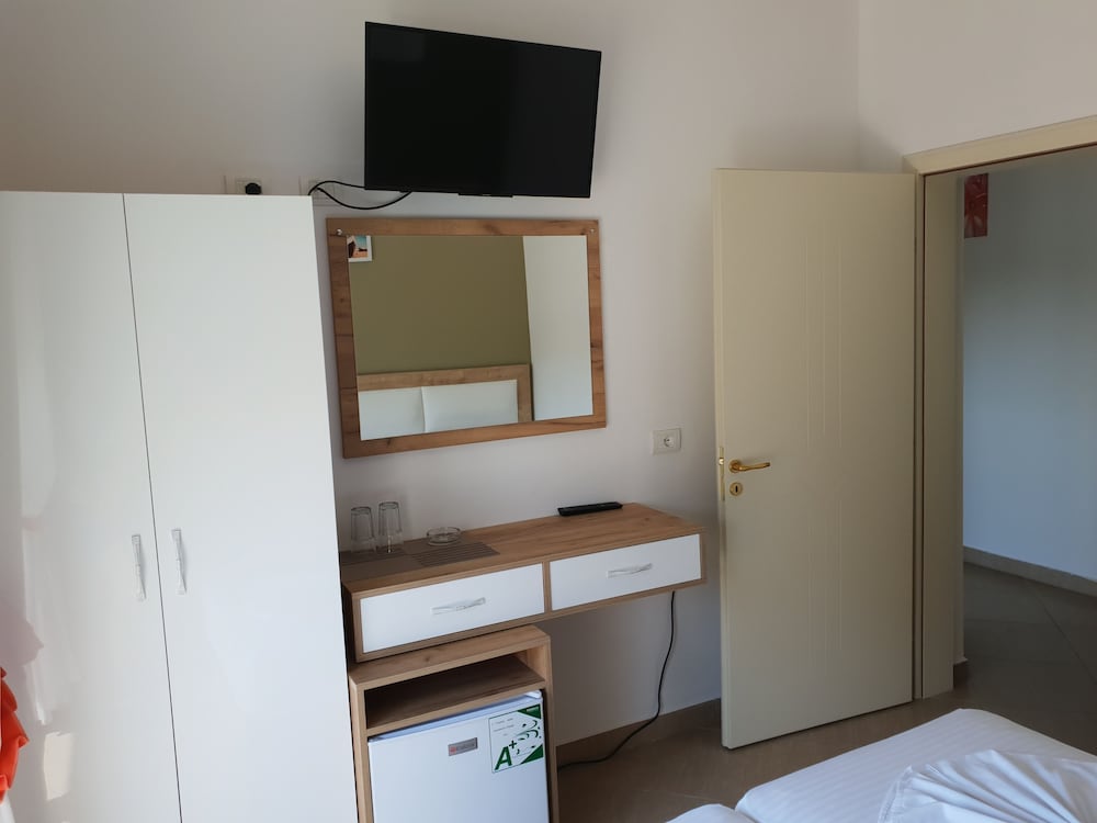Deluxe Room, Pool View photo 2