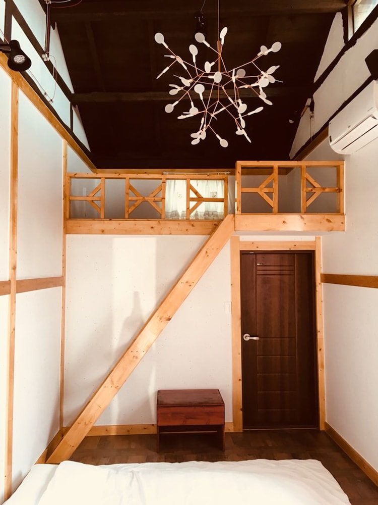 Room (# 1) photo 3