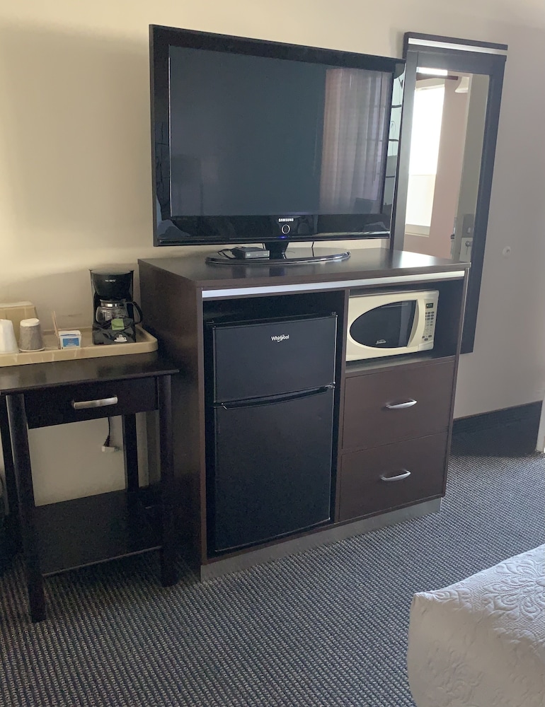 Classic Room, 1 Queen Bed, Accessible photo 3