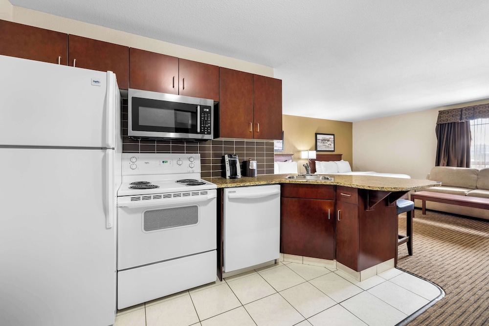 Suite, 2 Queen Beds, Non Smoking, Kitchen (with Sofabed) - Photo 4