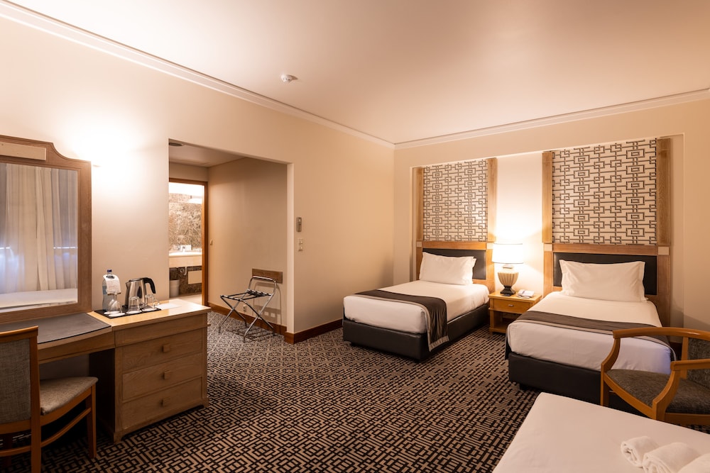 Classic Double or Twin Room (with Extra Bed, 01 Child) - Photo 1