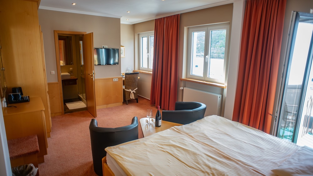 Superior Double Room, River View photo 2