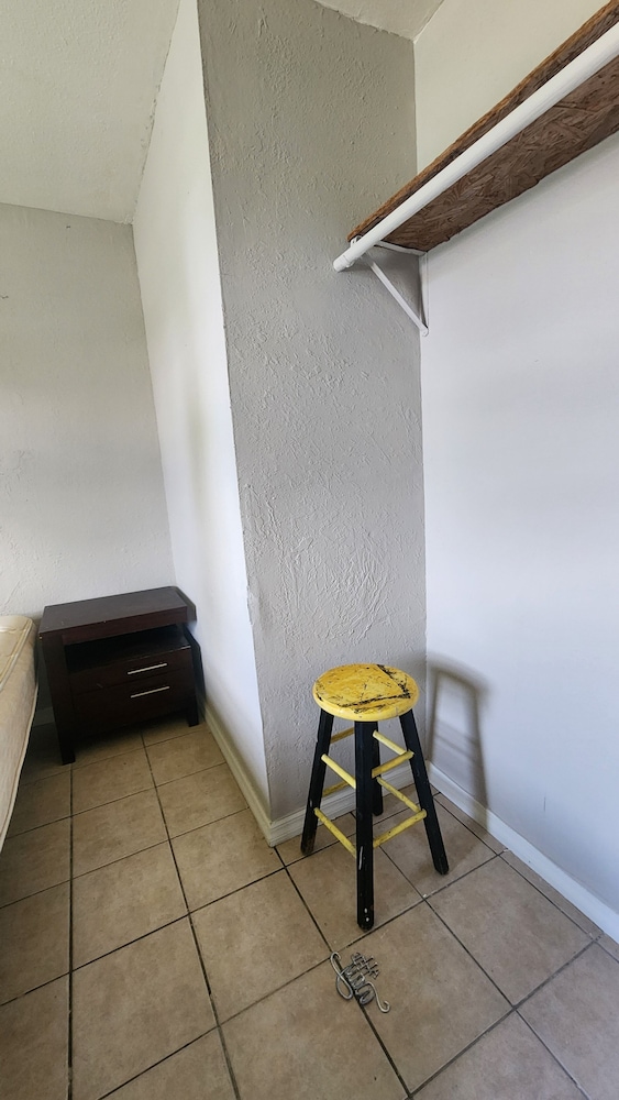 1 Bedroom Apartment with Kitchen photo 2