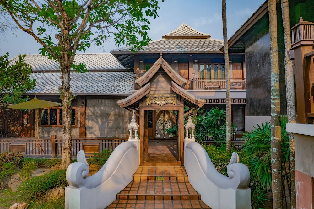 Family House, Balcony