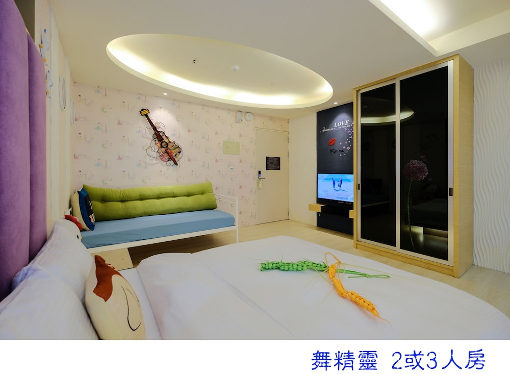 Signature Triple Room, City View