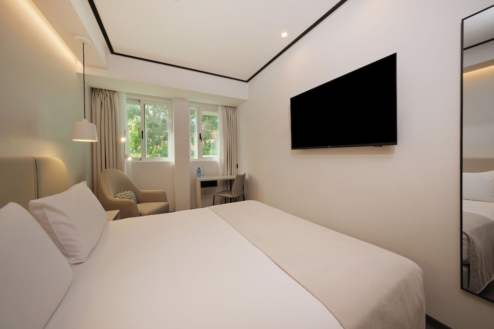 Standard Double Room Single Use photo 3