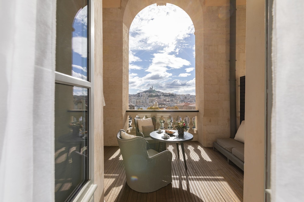 Classic Room, 1 King Bed, Terrace, Harbor View - Photo 4