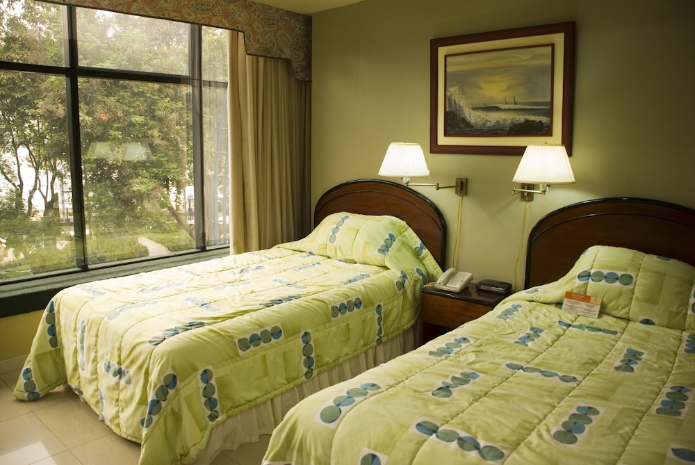 Executive Twin Room - Photo 8