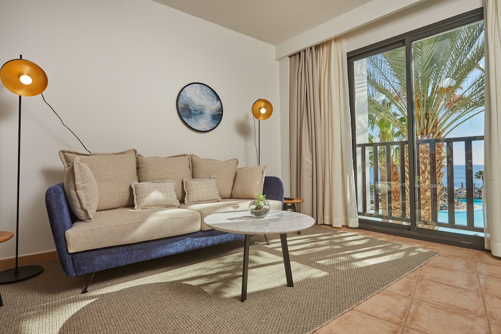 Suite, Terrace, Partial Sea View (Preferred Club)
