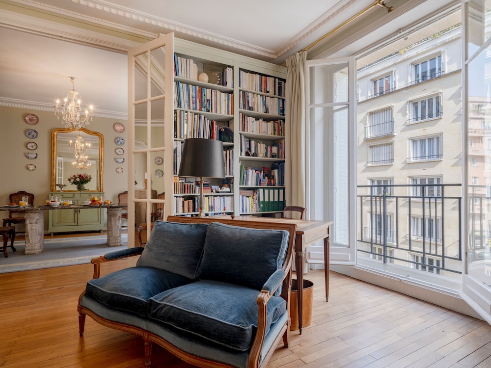 Classic Apartment photo 1
