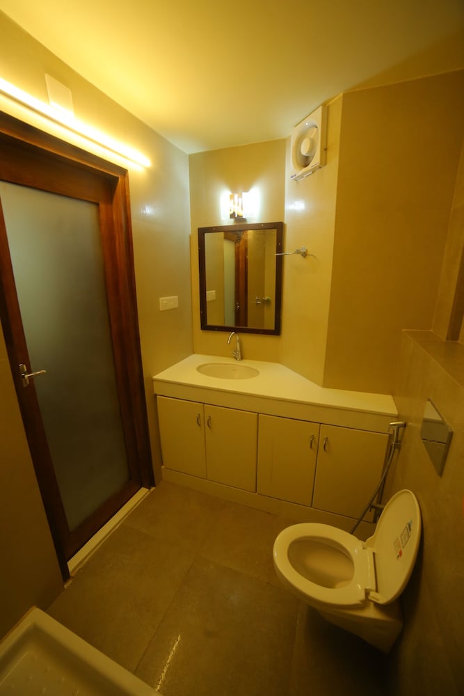 Deluxe Quadruple Room, 2 Queen Beds, Non Smoking, City View photo 3