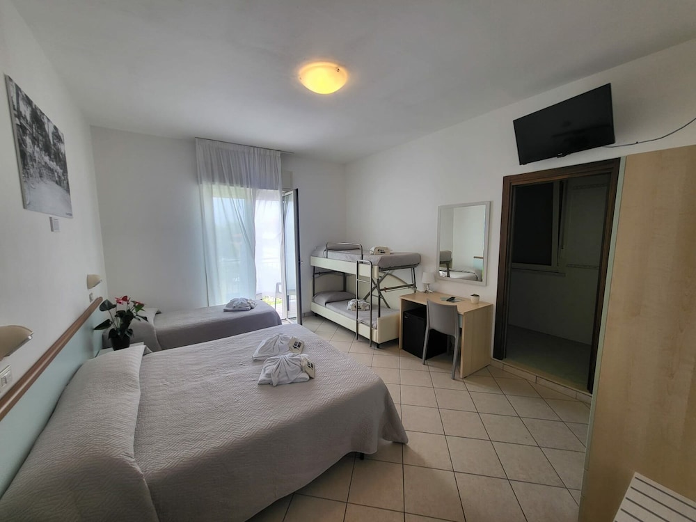 Comfort Room, Balcony, Garden View