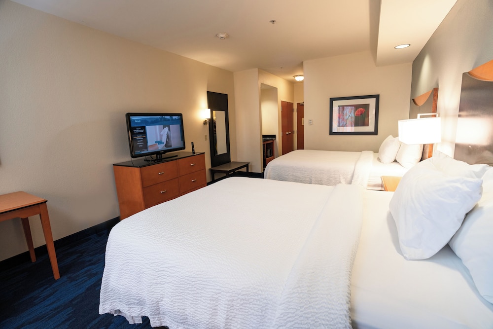 Room, 2 Queen Beds (Mobility/Hearing Accessible, Tub) photo 1
