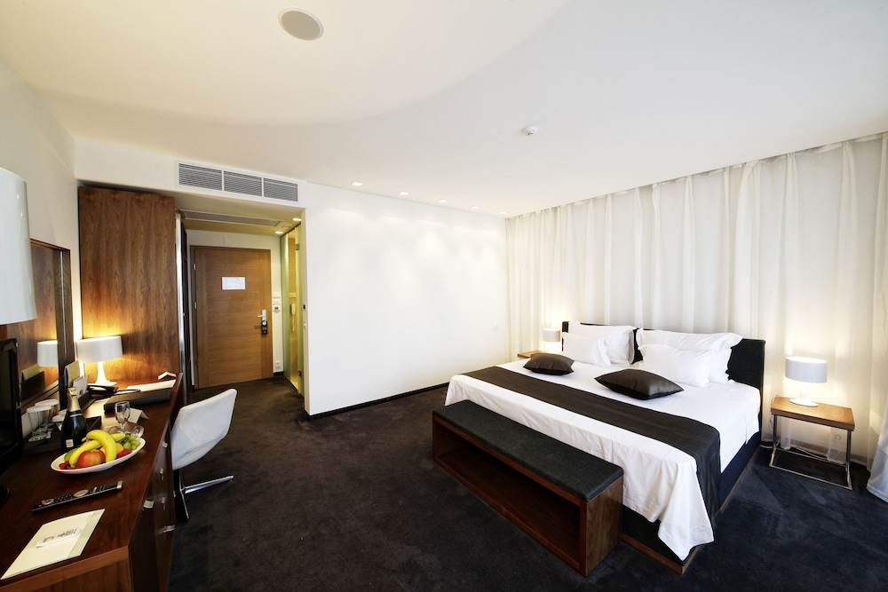 Standard Double or Twin Room, Golf View
