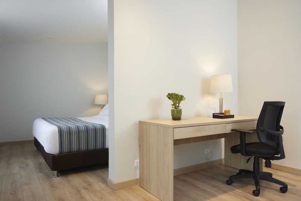 Superior Suite, 1 King Bed - Photo 5
