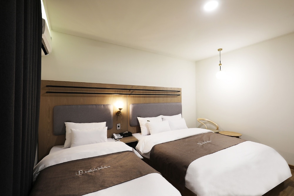 Deluxe Twin Room (Free Netflix) photo 1