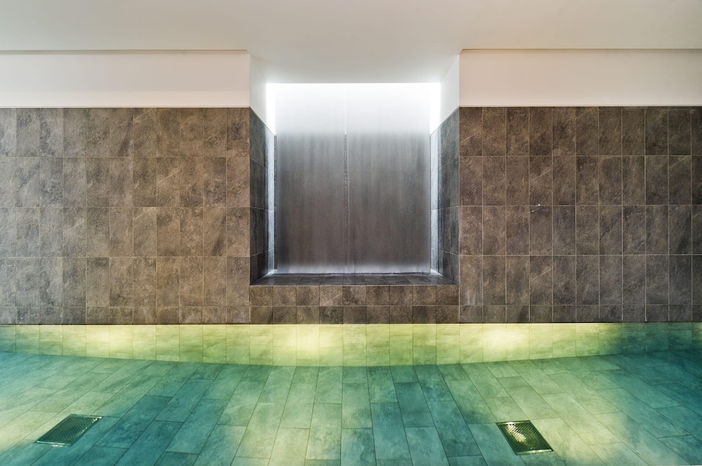 Stunning 5 bed Fulham Home w Indoor Pool Sauna and Private Garden, Photo 44