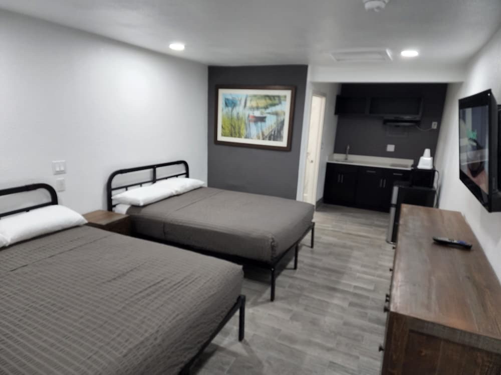 Deluxe Room, 2 Queen Beds, Non Smoking photo 3
