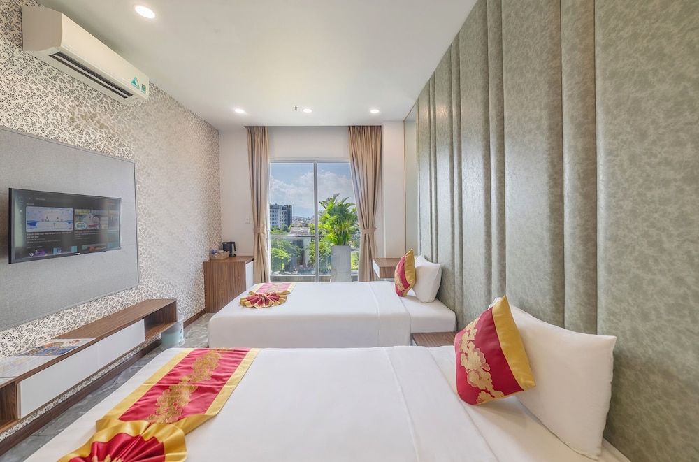 Deluxe Twin Room, Balcony - Photo 2