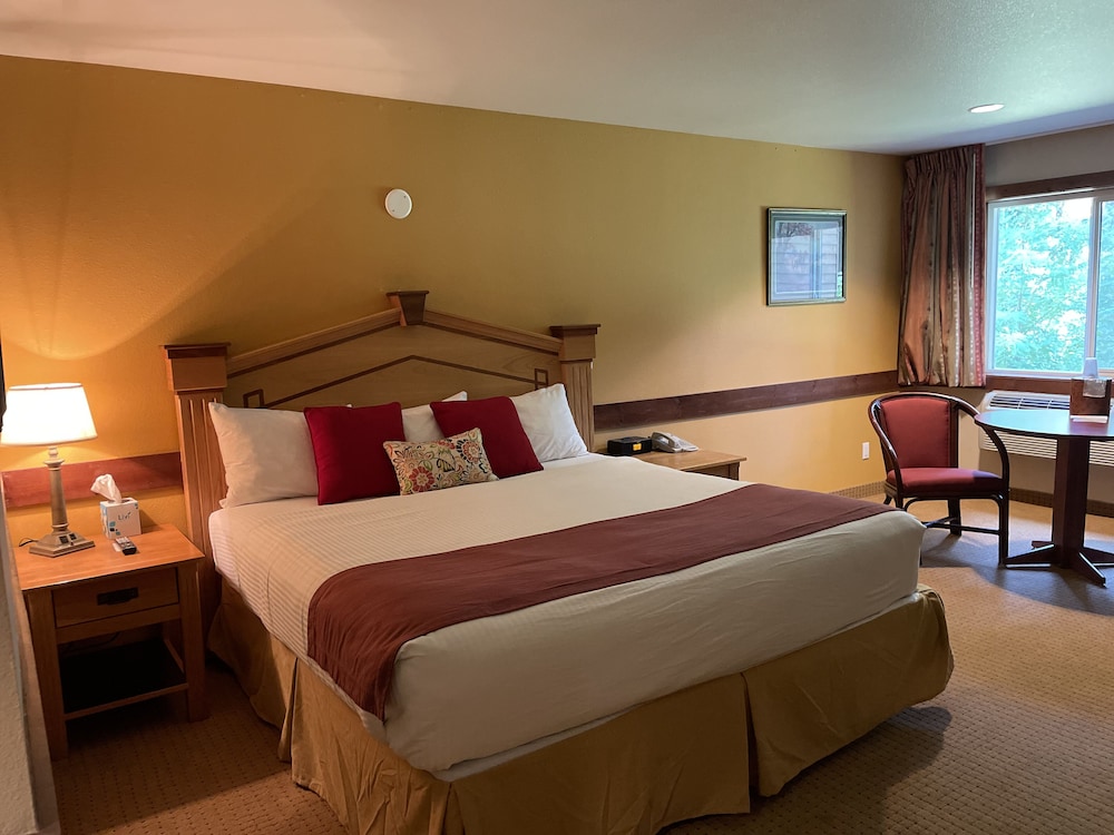 Deluxe Room, 1 King Bed, Fireplace photo 1