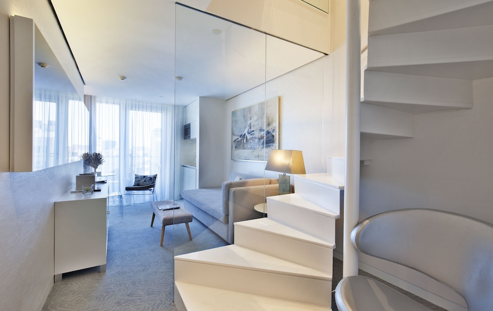 Suite, Kitchenette (Sky)