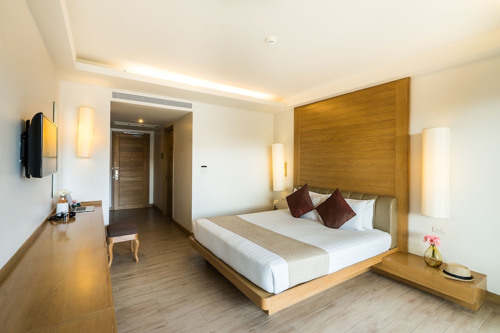 Pool View Deluxe King  - Free Transfer to Hua Hin Beach photo 3