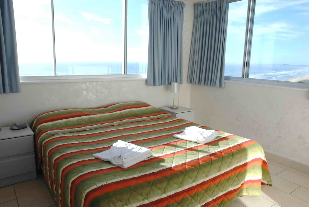 Superior 1 Bedroom Oceanfront or Balcony, Ocean View (Wifi 500mbs/day & 1 Car Park) photo 1