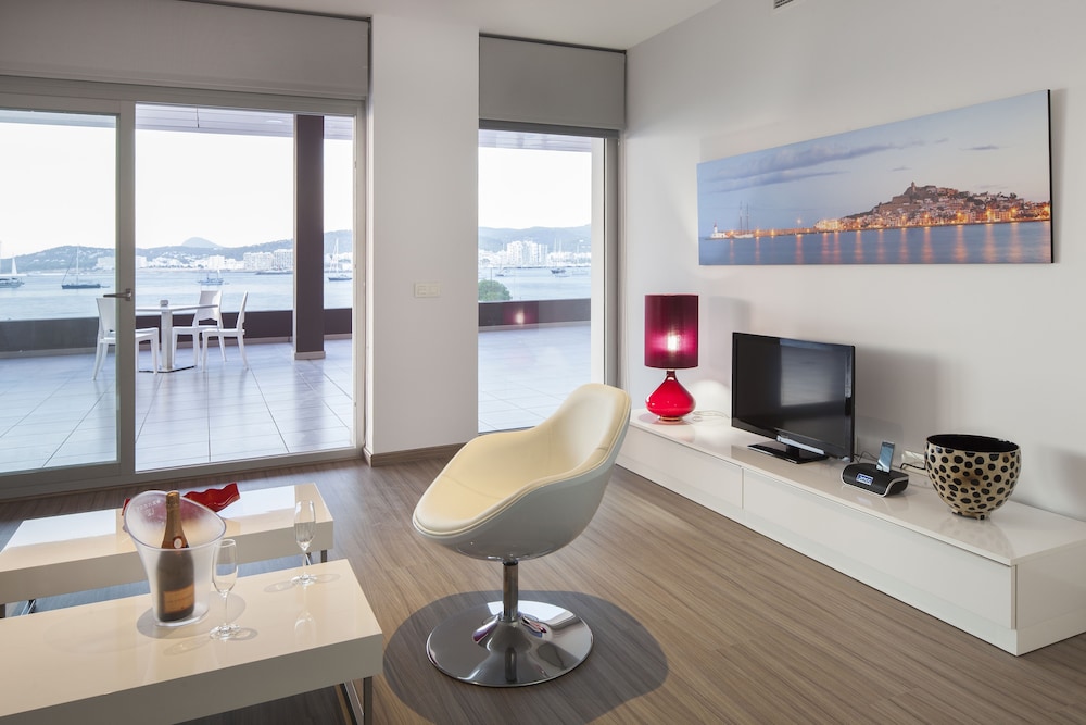 Deluxe Suite, 1 Bedroom, Sea View (2 Adults) photo 2
