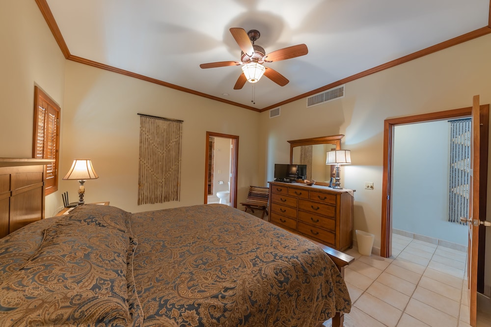 Premier Condo, 3 Bedrooms, Beach View photo 3