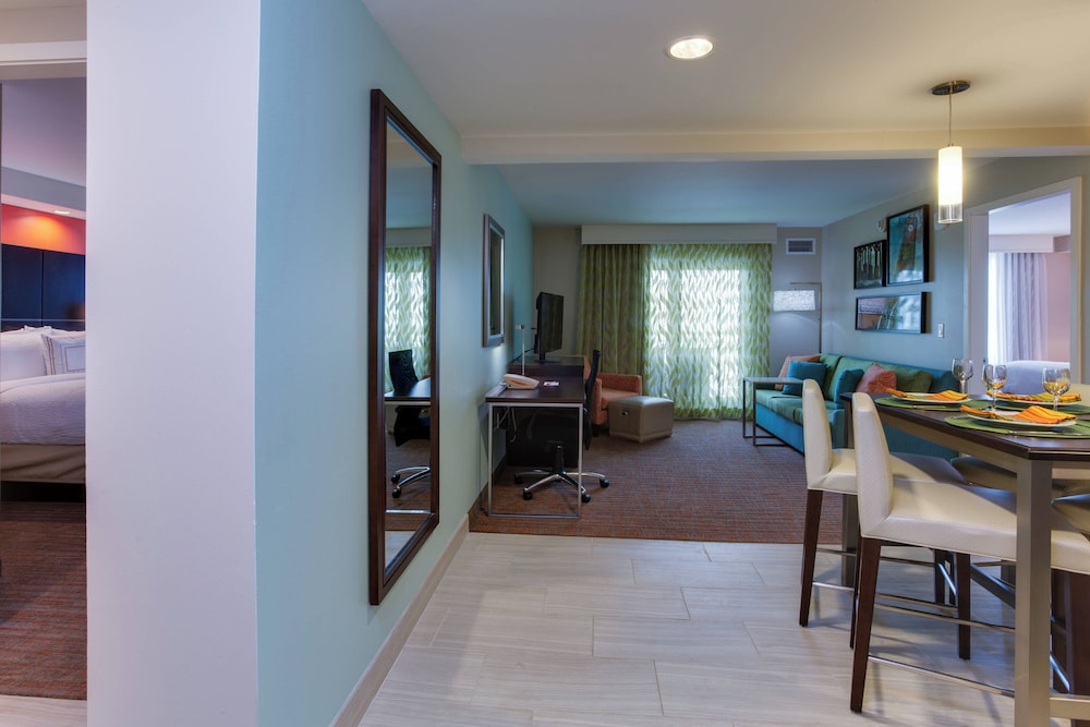 Suite, 2 Bedrooms, Partial Ocean View (Balcony)
