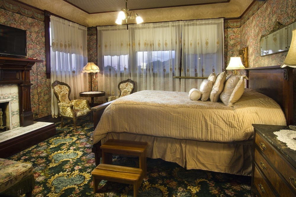Queen Room photo 1