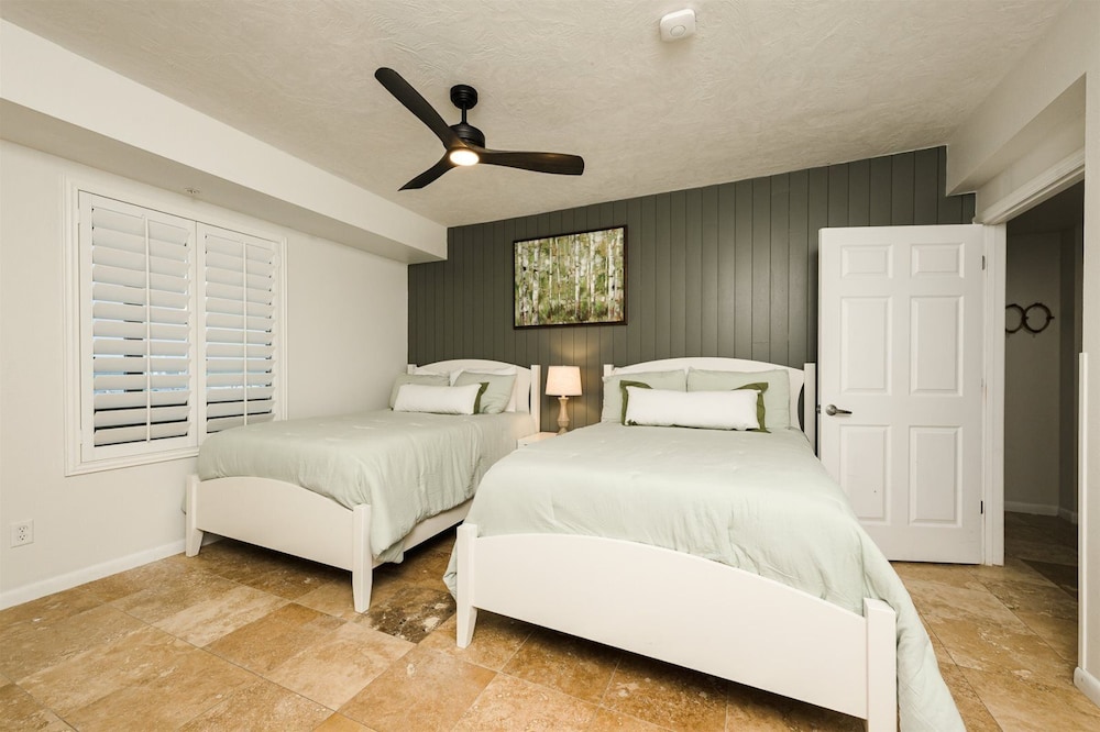 Condo (Unit 1604)