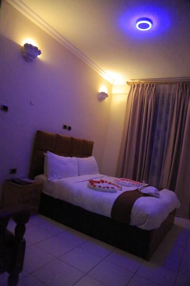 Deluxe Double Room, 1 King Bed, Balcony, Lake View